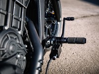 fuer-indian-scout-bobber-fussrastenanlage-vorverle