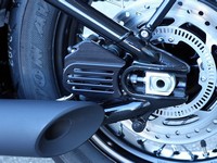Fuer_bonneville-bobber-black-cover-bremszange-hint